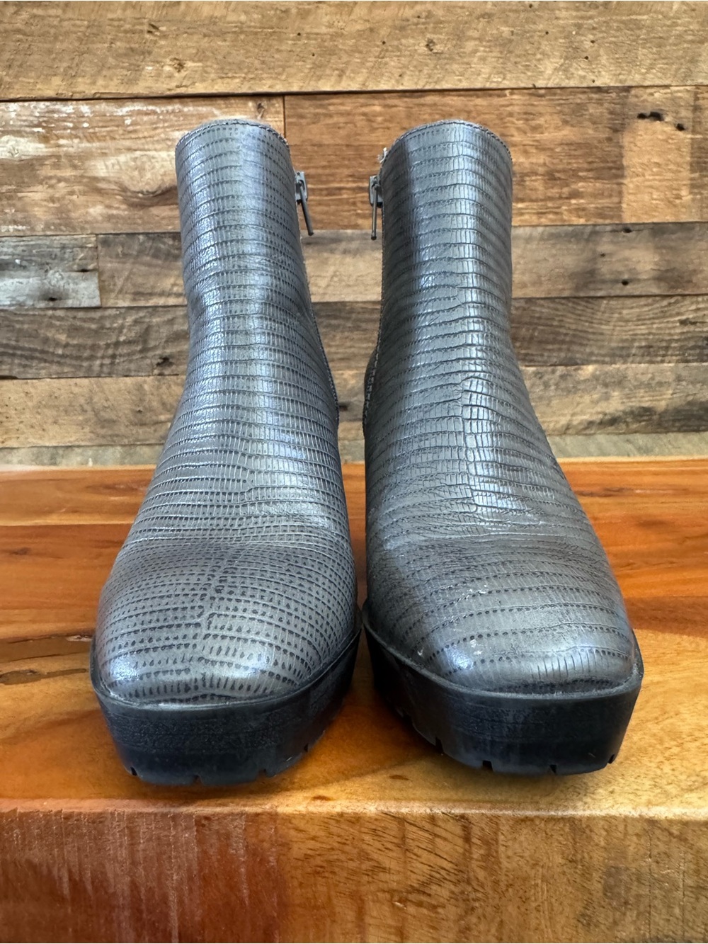 ✨ LUCKY BRAND METALLIC SILVER LEATHER BOOTS | SIZE 7M ✨